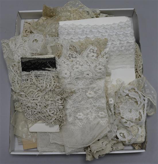 A collection of mixed 19th century laces